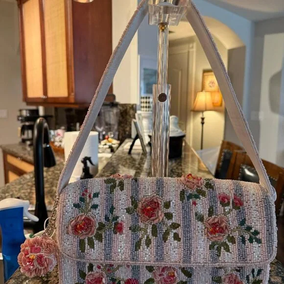 VIRAL HARD TO FIND TRENDING  BEADED BAGS - Picture 5 of 6